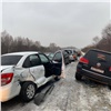32 автомобиля столкнулись на скользкой трассе в Красноярском крае 