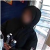 Полиция просит сдаться подростков, укравших деньги с карты красноярца (видео)