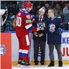 Юный хоккеист из Норильска побывал на кубке Первого канала и вручил награду лучшему игроку