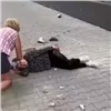 Кусок фасада упал на женщину в центре Красноярска (видео)