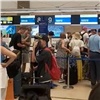 «Работают всего две стойки!» в разгар отпусков в красноярском аэропорту образовались гигантские очереди