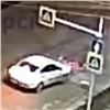 В Красноярске автомобилист сбил школьницу на переходе (видео)