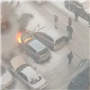 В Красноярске во время автопрогрева загорелась иномарка (видео)