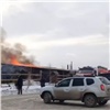 В красноярском Солнечном горит здание бывшего конного клуба (видео)