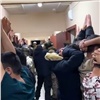 Полицейские проверили 42 мигрантов в хостелах Красноярска (видео)