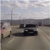 В Красноярске 19-летний водитель без прав нарушил ПДД на Коммунальном мосту (видео)