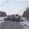 На трассе под Красноярском произошло массовое ДТП: движение перекрыто