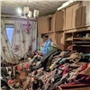 Мусор и полчища насекомых: должница из Ачинска превратила свою квартиру в помойку
