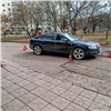 В Красноярске 5-летний ребенок попал под колеса авто во время игры в догонялки (видео)