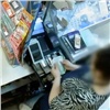 В Шарыпове продавец похищала деньги и продукты из магазина, в котором работала (видео)