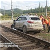 В Курагинском районе поезд врезался в выехавший на пути автомобиль с ребенком в салоне