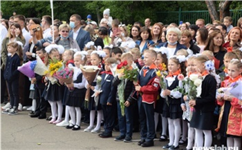 Что надеть на 1 сентября школьникам и их родителям?