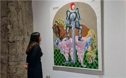 «Наследницы Венер, Вампиреллы и чернокнижники»: как я сходила на смелую выставку придворного художника Азбуниака в Красноярске