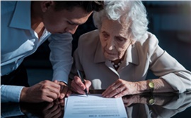 «Бабка-террор» на рынке жилья: что это такое и как красноярцам не остаться без денег и квартиры