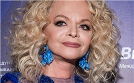 «Это единственный выход»: «отмененная» Лариса Долина пообещала вернуть деньги покупательнице своей квартиры