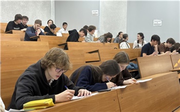 «Новые интересные испытания»: красноярских школьников приглашают на Всероссийскую олимпиаду «13-й элемент. ALхимия будущего»