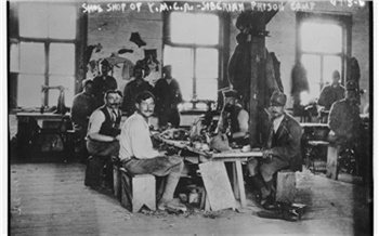 «У нас бы такую красоту огородили золотой оградой»: как пленные австрийцы в Красноярске строили дороги, создавали искусство и угощали столбистов