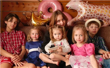 «Большая машина и большая семья»: как водитель карьерного самосвала воспитывает семерых детей