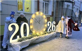 Красноярцам показали самую красивую новогоднюю витрину, двор и детсад в центре города