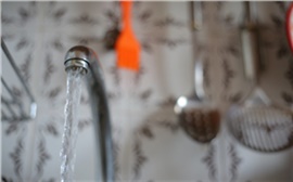 В Красноярске из-за коммунальной аварии десятки домов остались без воды