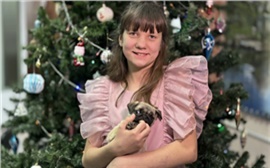 Владимир Путин подарил школьнице из Красноярского края бежевого мопса 