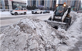 Новый мэр Красноярска посетовал на машины, которые мешают убирать снег во дворах