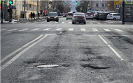 «Асфальтовый кариес разъедает город»: депутат Госдумы и экс-мэр Сергей Ерёмин раскритиковал дороги в Красноярске 