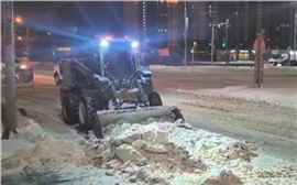 По поручению мэра Красноярска дорожники усилили уборку снега (видео)