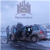 В центре Красноярска на дороге сгорел автомобиль (видео)