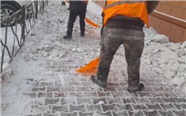 В управлении дорог Красноярска объяснили, почему не чистят тротуары ото льда