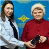 Красноярка украла у пенсионерки на рынке смартфон и только дома поняла, что не сможет им пользоваться