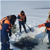Спасатели наконец подняли со дна Красноярского моря тело мужчины, провалившегося под лёд в машине 