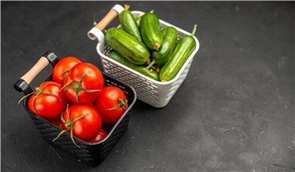 Красноярцам объяснили сильное подорожание огурцов и помидоров