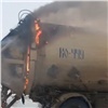 В Иланском из-за неправильно утилизированной золы загорелся мусоровоз регоператора (видео)