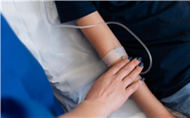 В Красноярске женщину с ребенком госпитализировали после обеда в кафе