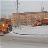 Красноярск засыпало снегом: улицы чистит спецтехника (видео)