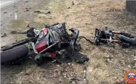 В Шушенском водитель авто не пропустил мотоциклиста и устроил смертельное ДТП (видео)