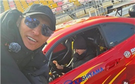 Павел Воля погулял по Красноярску, сходил в филармонию и прокатился на гоночной трассе (видео)