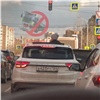 В Красноярске автоледи наказали за высунувшегося из люка ребенка (видео)