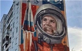 В Красноярске закончили мурал в честь Юрия Гагарина