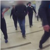 Вахтовика задержали в аэропорту Красноярска за дебош в самолете (видео)