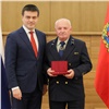«Верность выбранному делу»: губернатор Михаил Котюков вручил слесарю Бородинского разреза высокую краевую награду