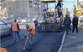Красноярских водителей предупредили о заторах на Свободном из-за укладки асфальта