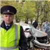 В Железногорске водитель Honda сбил мужчину с детьми и врезался в дерево (видео)