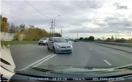 Passat ехал с двукратным превышением скорости: появилось полное видео с моментом ДТП на Дубровинского в Красноярске 
