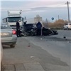 Легковушка влетела в фуру в Ачинске. Погиб пассажир