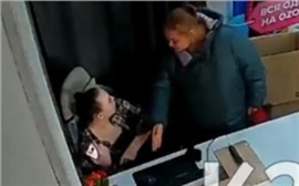 Красноярка отделалась штрафом за нападение на сотрудницу ПВЗ (видео)