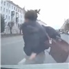 Автоледи сбила школьницу на «зебре» в Красноярске (видео)