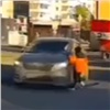 В Красноярске в аварии попали самокатчик и велосипедист (видео)