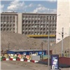 Возле красноярской мэрии почти убрали огромную кучу земли от метро (видео)